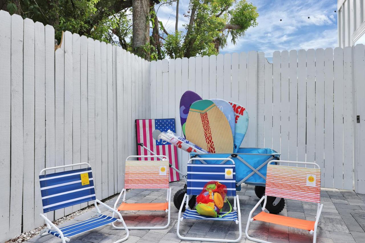 Few Steps To Ocean-4 Beach Cruisers & Free Parking & Private Backyard Jacksonville Beach Esterno foto